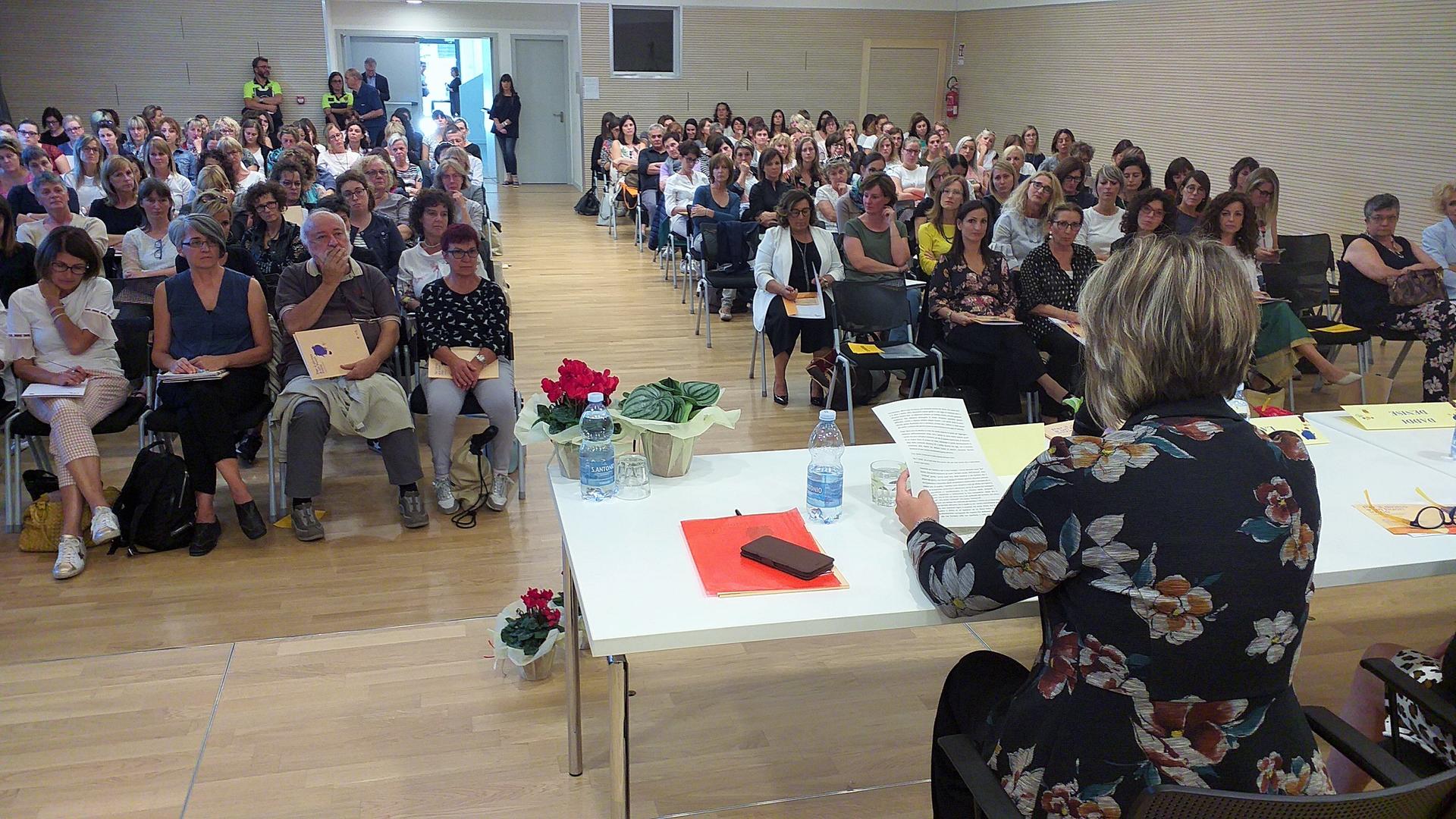 A Pergine, nel polo scolastico di via Amstetten, la prima ed unica sperimentazione in Trentino di questo modello. Per una riflessione su questa esperienza Asif Chimelli ha promosso nel pomeriggio un seminario rivolto alle operatrici e agli operatori dei servizi all’infanzia. 