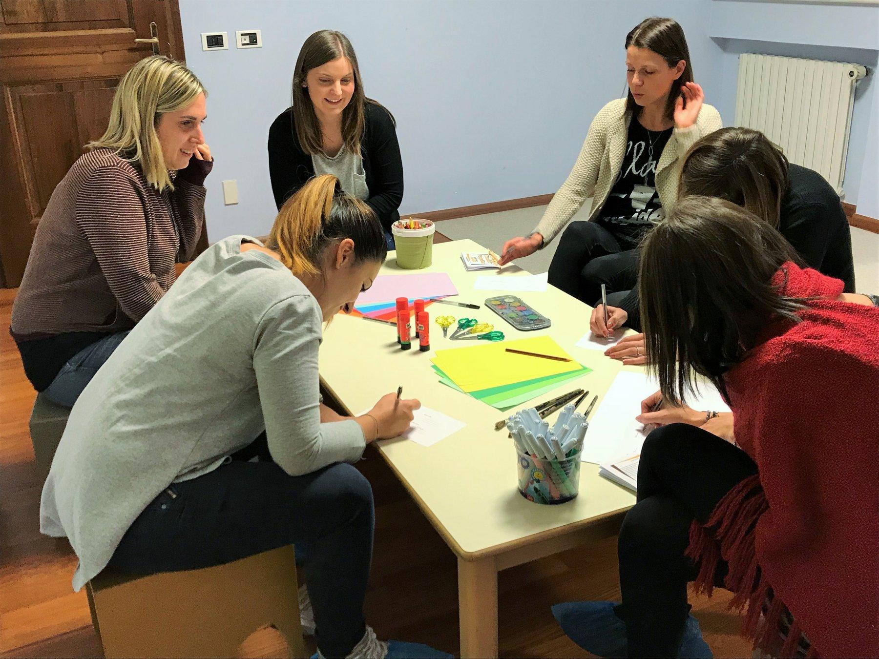 Le educatrici hanno incontrato papà e mamme per presentare il tema della comunicazione al centro della progettazione educativa di quest’anno