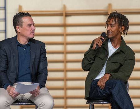 L'incontro al teatro parrocchiale di Fiavé (Foto di Luca Chisté, concesse da ilT quotidiano)