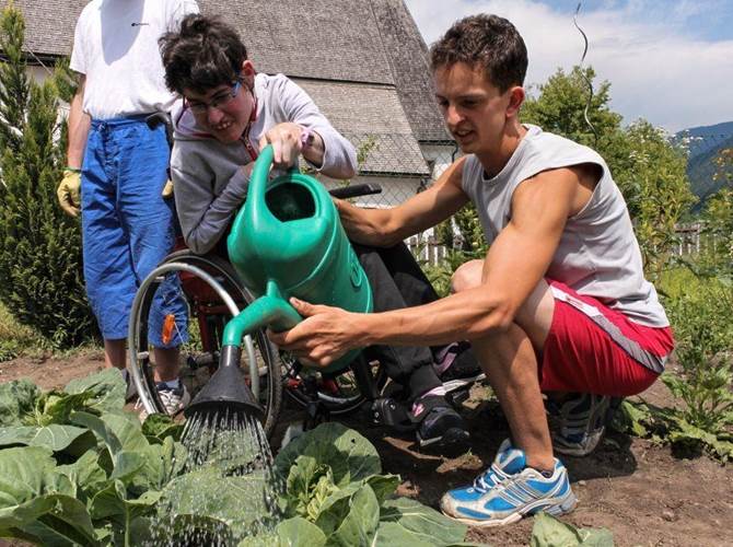 Riconoscersi risorsa nel mondo E' il titolo della giornata di confronto organizzata a Trento per il 26 marzo per dialogare sulla disabilità. Interverranno Giampiero Griffo, membro del Consiglio mondiale di Disabled People’s International e Coordinatore dell'Osservatorio Nazionale sulla disabilità e Maria Giulia Bernardini, autrice del libro "Disabilità, giustizia, diritto". Iscrizioni online entro il 18 marzo.