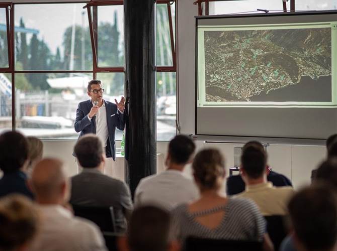 Cooperativa Caviva di Riva del Garda: acquisita una nuova area per “Albola 23”  Per la prima volta in Italia la cooperativa dell’Alto Garda e il sistema della cooperazione edilizia trentina sviluppano un modello di massima garanzia per i soci. Nasce il progetto Albola 23.