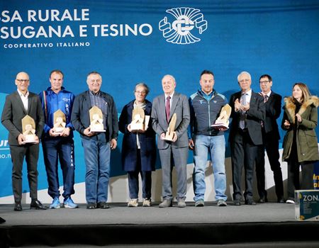 Premiate e premiati con i vertici della Cassa Rurale