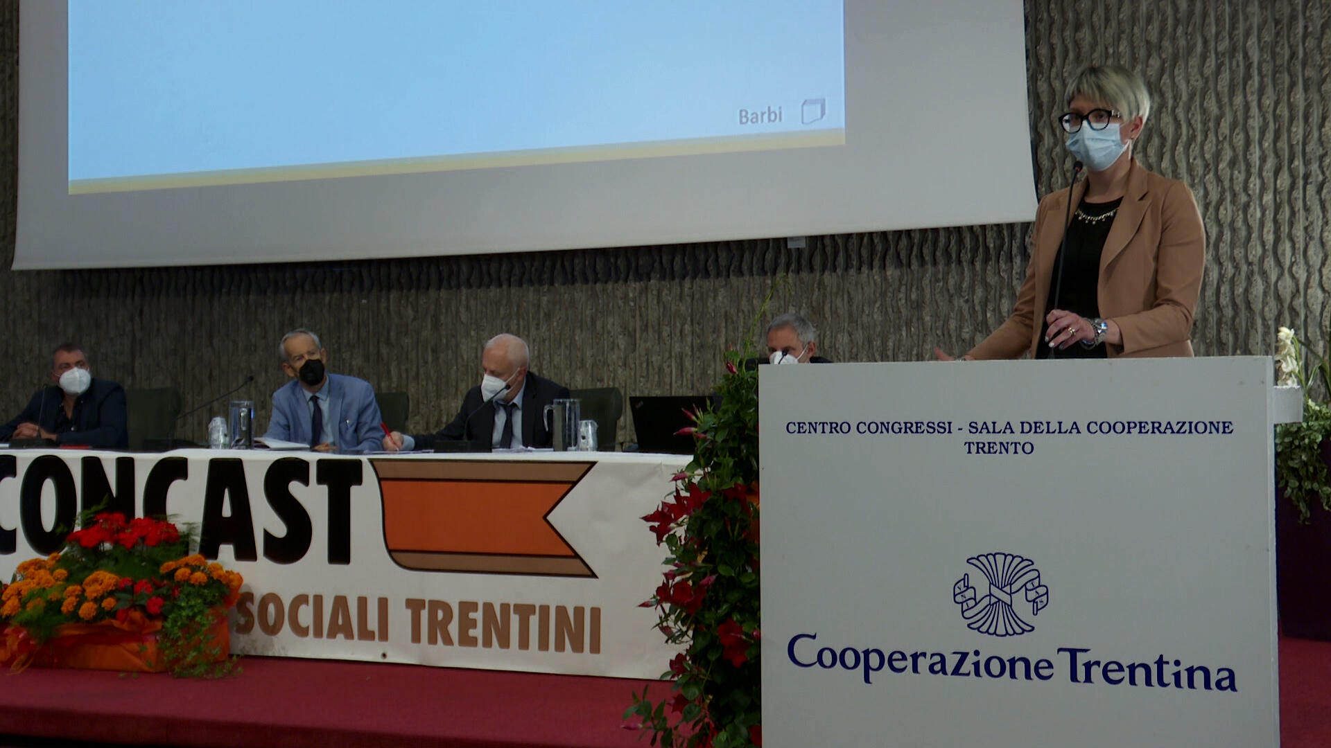 Nell’anno nero del Covid, il Consorzio Trentingrana-Concast ha chiuso il bilancio 2020 con ricavi pari a 57,2 milioni di euro, in linea con l’anno precedente. Il documento economico è stato approvato dall’assemblea dei soci alla quale – accanto al presidente Renzo Marchesi e all’omologo di FederCoop Roberto Simoni – ha partecipato anche l’assessore provinciale all’agricoltura Giulia Zanotelli. 