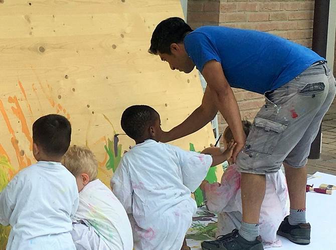 I bambini hanno incontrato Omar Garcia, pittore messicano di fama internazionale, che li ha accompagnati e guidati nella realizzazione di un murales. L'inaugurazione alla presenza dei genitori è in programma il 25 luglio in occasione della festa di fine anno educativo.