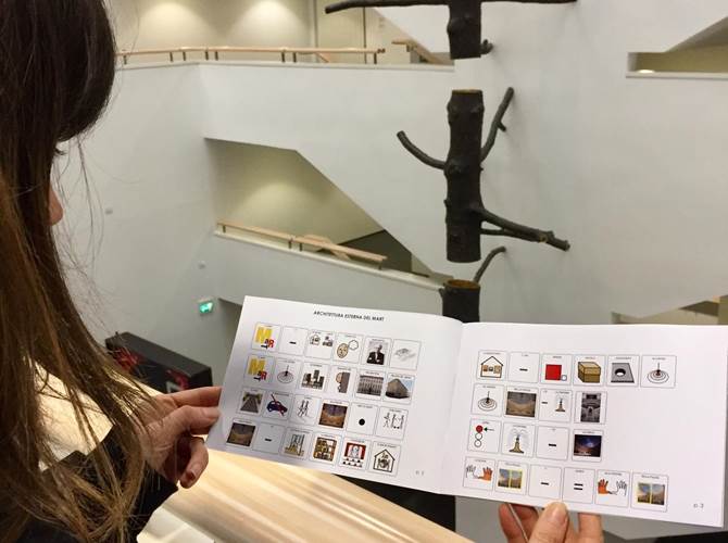 Il Mart e la cooperativa il Ponte per la Giornata Mondiale dell'Autismo A Rovereto le persone con bisogni comunicativi complessi possono fruire dell’arte grazie alla nuova Guida CAA, disponibile in versione cartacea e presto digitale. È il progetto del Mart e della Coopeativa il Ponte, per la Giornata mondiale dell’autismo.