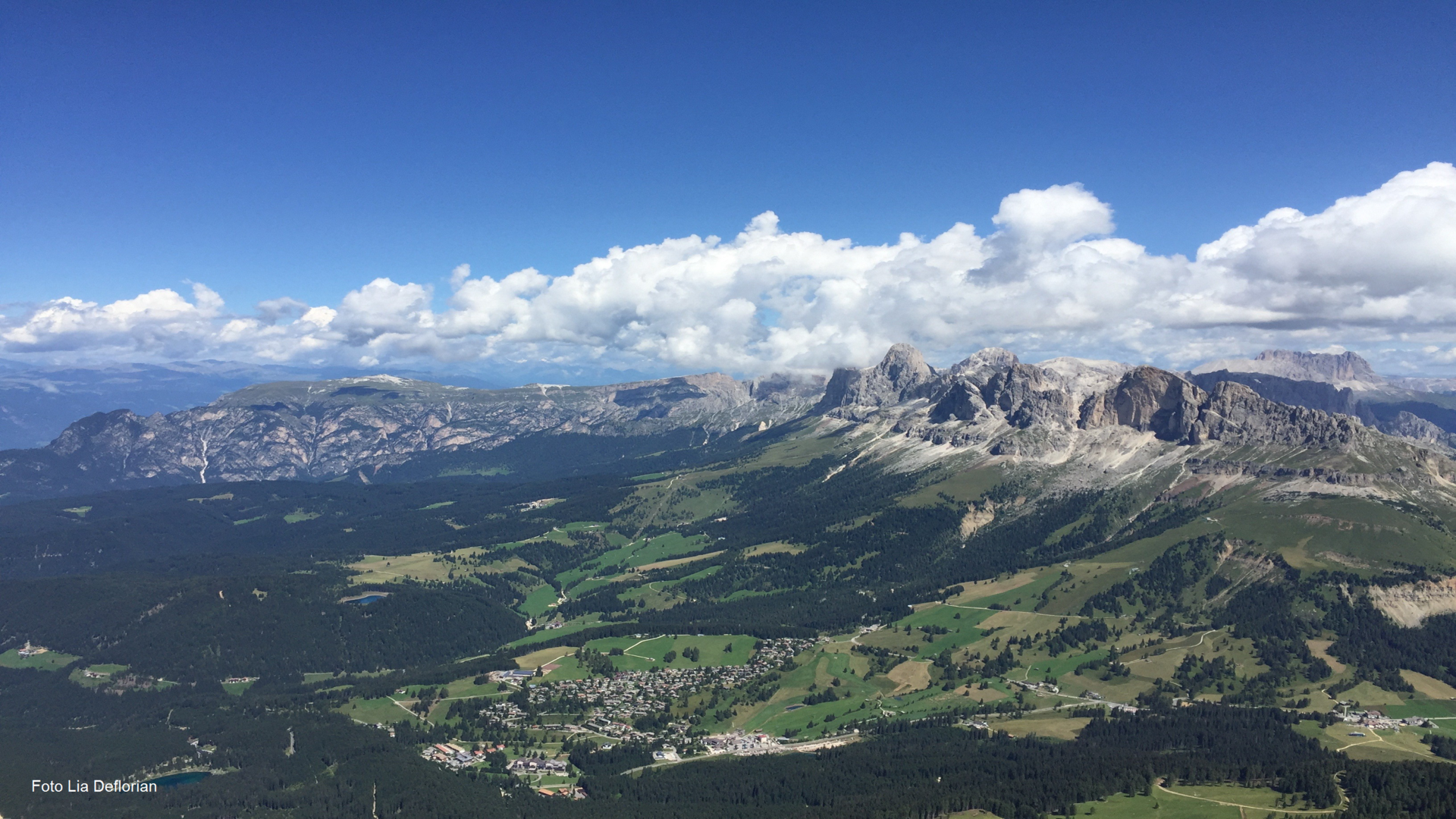 Dopo aver affrontato lo scorso anno le dinamiche di cambiamento dovuti ai mutamenti demografici, il 15 e il 16 novembre la Fondazione Franco Demarchi organizza presso la propria sede la quarta edizione del convegno Arco Alpino, focalizzandosi ora sulle nuove prospettive di welfare, per lo sviluppo delle comunità nei contesti alpini. Attraverso contributi teorici e presentazioni di casi studio saranno analizzati i processi e le trasformazioni avvenute nel passato, le dinamiche del presente e i progetti, le strategie e le politiche per il futuro.Per iscriversi all'evento: https://bit.ly/2VKJBCf