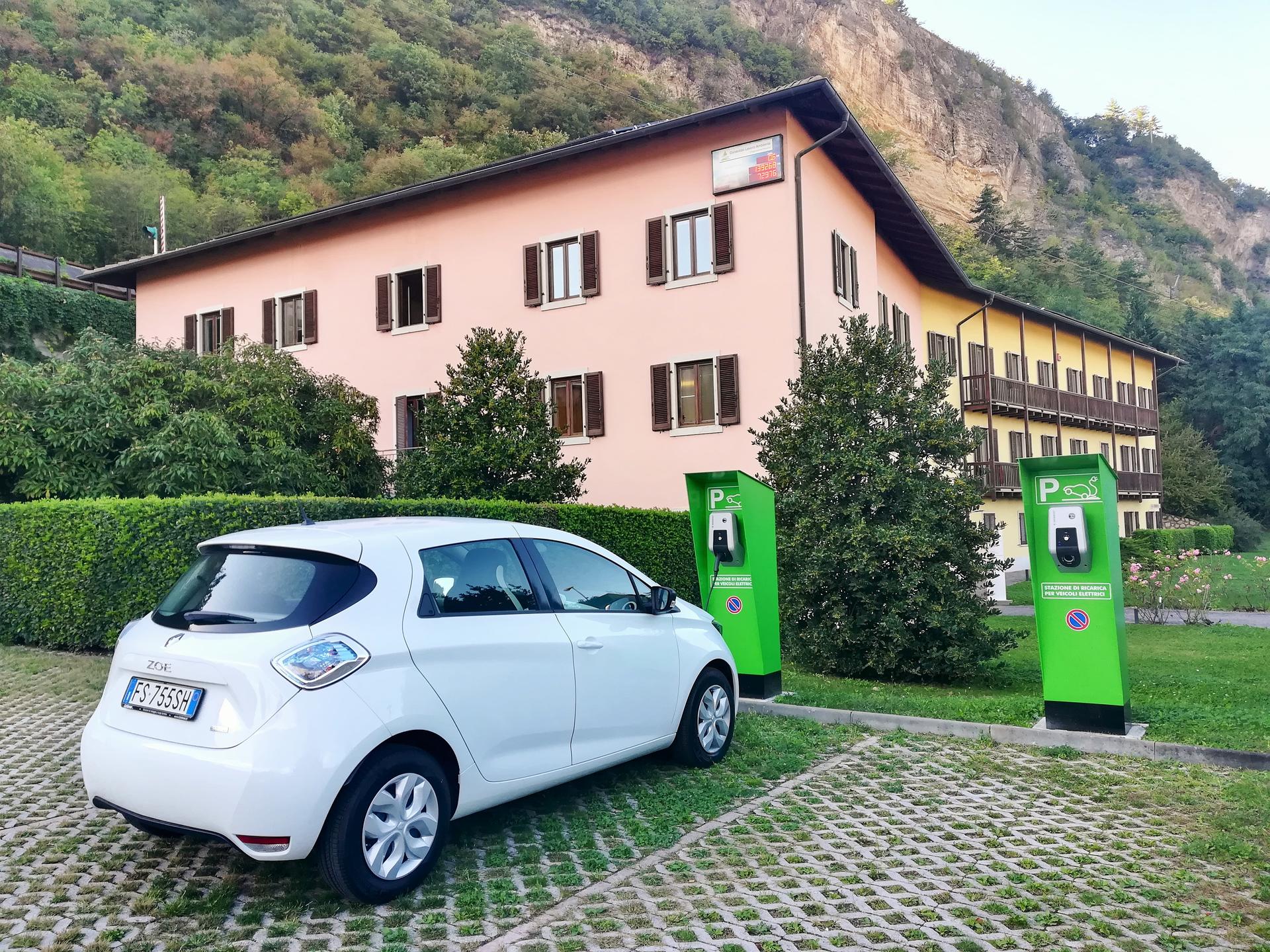 Il Consorzio Lavoro Ambiente, che associa una quarantina di cooperative di lavoro trentine, rafforza il suo impegno nel campo delle energie rinnovabili e della mobilità pulita. Predisposto un pacchetto di servizi a disposizione delle aziende che intendono adottare sistemi di efficientamento energetico