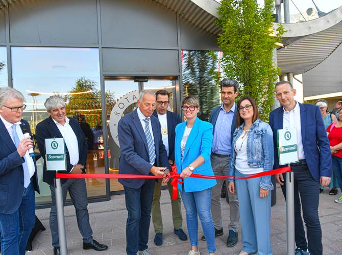 Il taglio del nastro