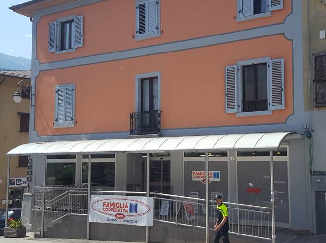 Il punto vendita di Roncone