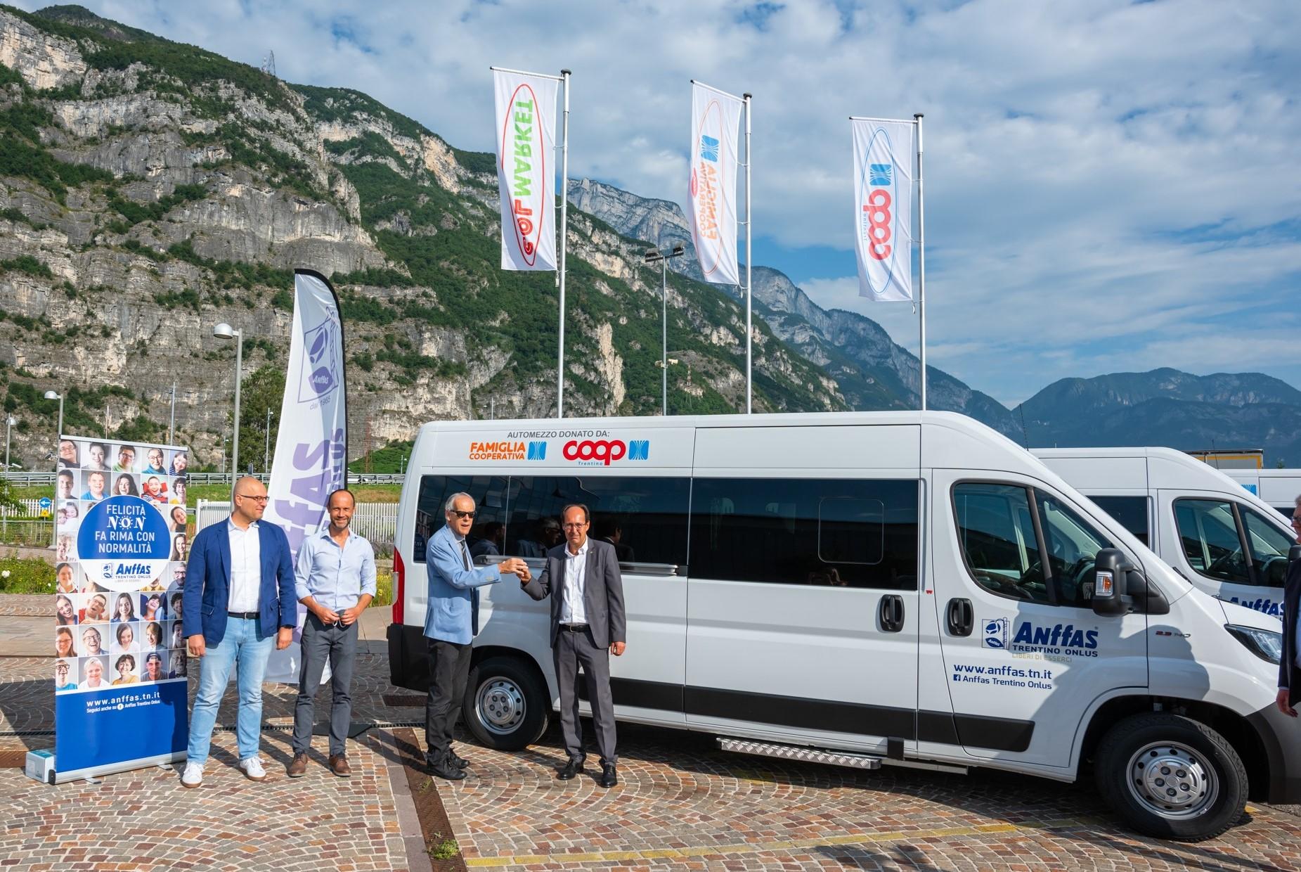 L’evento è stato ospitato nel piazzale della sede del consorzio delle cooperative di consumo trentine.