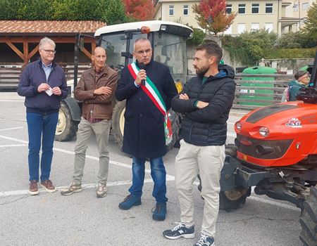 Intervento sindaco Carotta. Al suo fianco presidente Mazzucchi e direttore Bertolini Consorzio Ortofrutticolo Val di Gresta