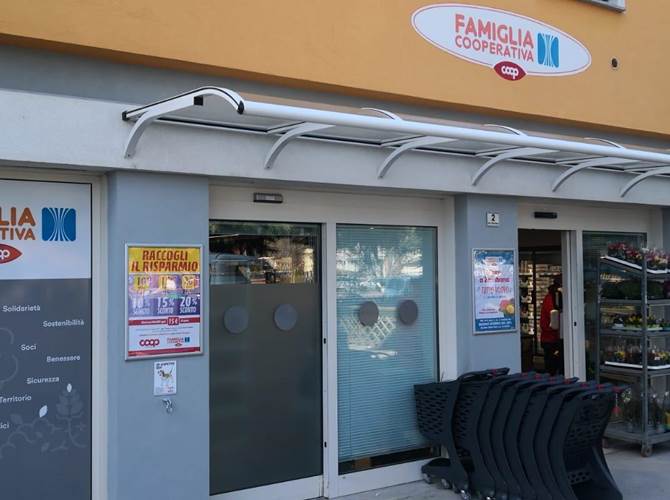 Tutto nuovo il negozio di Zambana della Famiglia Cooperativa Valle dell’Adige  La riapertura giovedì mattina 11 marzo concluso il restyling durato una quarantina di giorni.