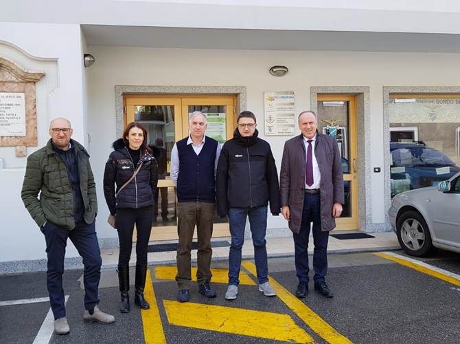 Incontra: un progetto di coabitazione che rende autonomo chi è più fragile Un progetto che è più che altro una visione, un modo di intendere la comunità come legame attivo tra le persone e come partecipazione ad un lavoro di rete, oltre che un’opportunità per accompagnare chi vive disagi o fragilità ad assumersi responsabilmente il proprio programma di vita: è “Con-tatto”, un’idea di soluzioni abitative permanenti per persone di diverse età e condizioni che, nonostante le difficoltà, hanno un buon grado di autonomia e sono in grado di avviare un percorso di crescita sostenuti da forme di assistenza “leggera”.