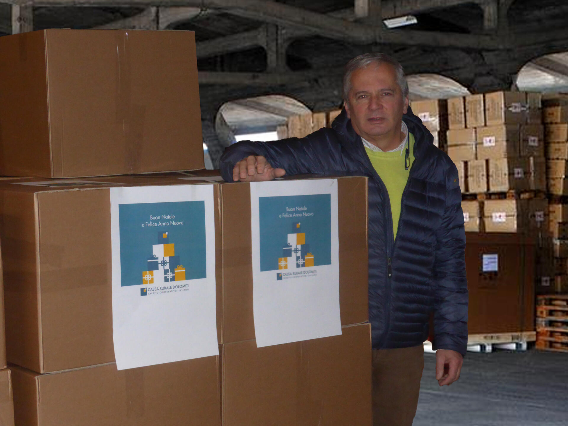 Un pacco carico di solidarietà. Un aiuto concreto e attivo per 300 famiglie, come sostegno alimentare a tutti quei nuclei familiari che in questo particolare momento storico si sono trovati in difficoltà. La Cassa Rurale Dolomiti ha pensato ad un progetto innovativo per non lasciare sole le famiglie più sensibili.