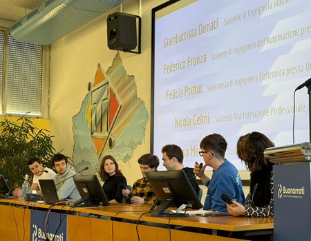 tavola rotonda con le testimonianze degli studenti