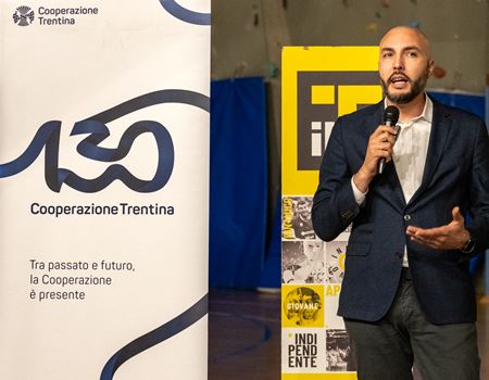 L'incontro con Yeman Crippa a Fiavé (Foto di Luca Chisté, concesse da ilT quotidiano)