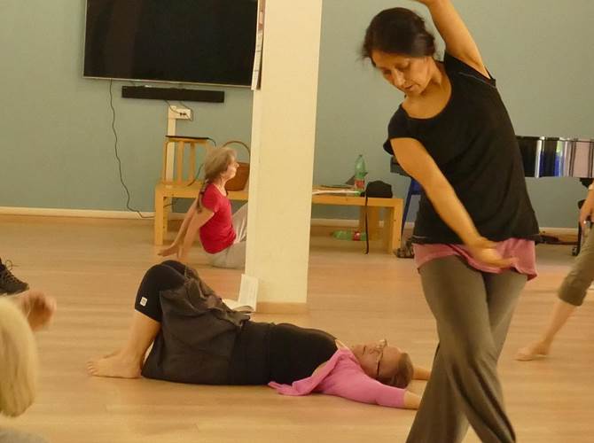 Seminario internazionale di danza della Scuola musicale Il Diapason Al corso hanno preso parte professionisti certificati in analisi del movimento provenienti da diverse parti d’Europa e America. Animatrice Peggy Hackney, danzatrice, terapeuta, a lungo direttrice del dipartimento di danza della Berkley University