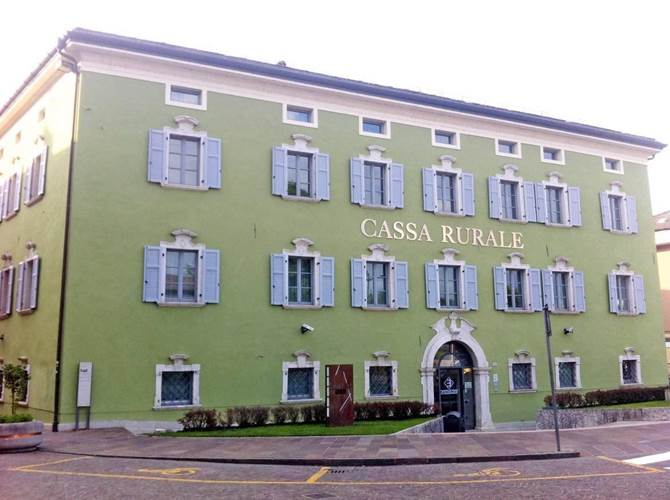 La sede della Cassa Rurale Alta Valsugana a Pergine