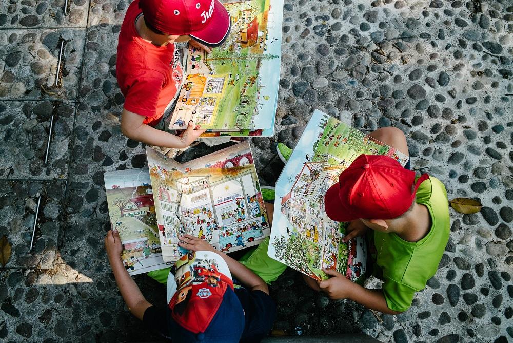 Inizia venerdì 25 l’ottava edizione di 1,2,3 Storie!, il festival della narrazione dedicato a bambini, ragazzi e alle loro famiglie. Ad aprire la manifestazione l’incontro al Muse con Giovanna Zoboli, scrittrice e poetessa con oltre una trentina di titoli pubblicati in Italia e all'estero, e fondatrice di Topipittori, una delle più quotate case editrici a livello nazionale per la letteratura dell’infanzia e non solo. Seguiranno sabato 26 e domenica 27 laboratori, mostre, letture e passeggiate animate. E ancora gli spettacoli “Contrappunto” con la compagnia Samovar “Il sogno di una tartaruga” con l’Accademia perduta teatri Romagna.  Tutti gli appuntamenti, che si svolgeranno tra Trento e Cles in Valle di Non, avranno al centro il tema della noia, come diritto troppo spesso negato delle bambine e dei bambini e opportunità di creatività e di esplorazione di sé e del mondo.