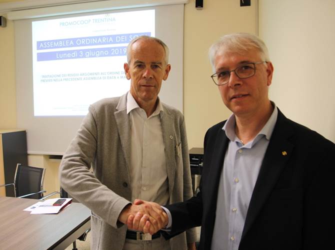 Promocoop Trentina spa, Arnaldo Dandrea è il nuovo presidente L’ente ha rinnovato le cariche sociali. Dandrea è stato indicato dalla Federazione, socio di maggioranza di Promocoop Trentina spa. Sostituisce nella carica Roberto Simoni, non più ricandidato. Confermato il cda uscente con il nuovo ingresso di Emiliano Trainotti.