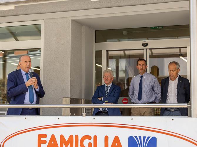 Mario Tonina durante il suo intervento a Roncone