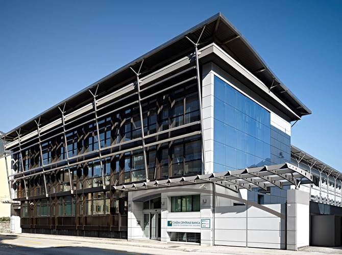 CCB, a Phoenix tutta l'informatica Cassa Centrale Banca annuncia che completerà entro il 2020 la trasformazione delle 8 Società che oggi si occupano di servizi informatici e bancari, in una nuova e unica realtà. La nuova entità conterà 640 dipendenti totali, offrirà prodotti e servizi a 150 Banche.