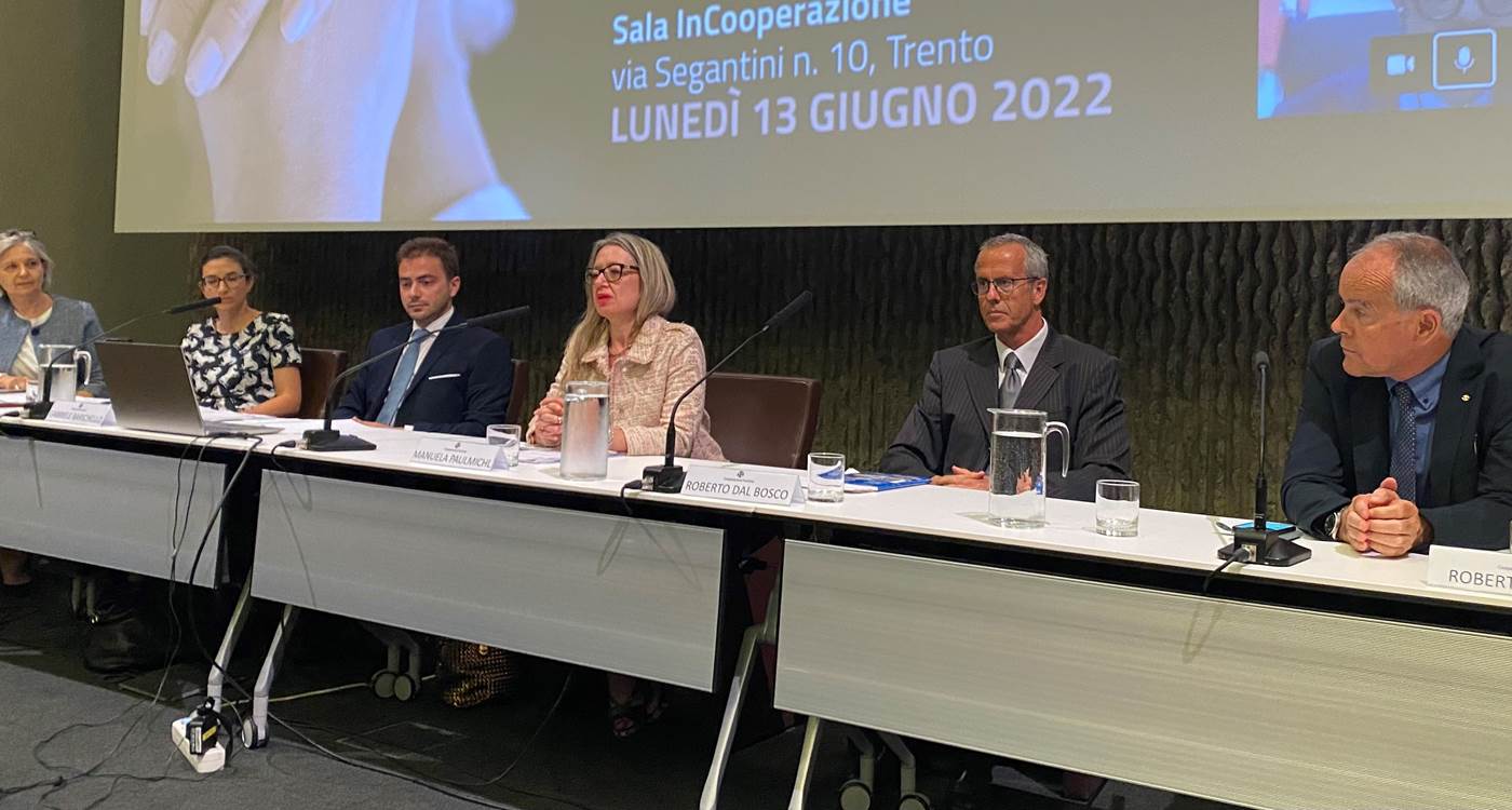 Da sin Ingrid Joris, Mariasilvia Cadeddu, Gabriele Barichello, Manuela Paulmichl, Roberto Dal Bosco e Roberto Simoni