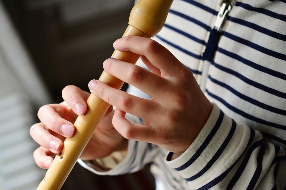 Le 13 scuole musicali del Trentino avranno un luogo di confronto privilegiato su programmi ed orientamenti didattici. La giunta provinciale ha approvato la delibera a firma dell’assessore alla cultura Mirko Bisesti, che istituisce il Tavolo di coordinamento delle Scuole provinciali riconosciute dalla Provincia autonoma di Trento. 