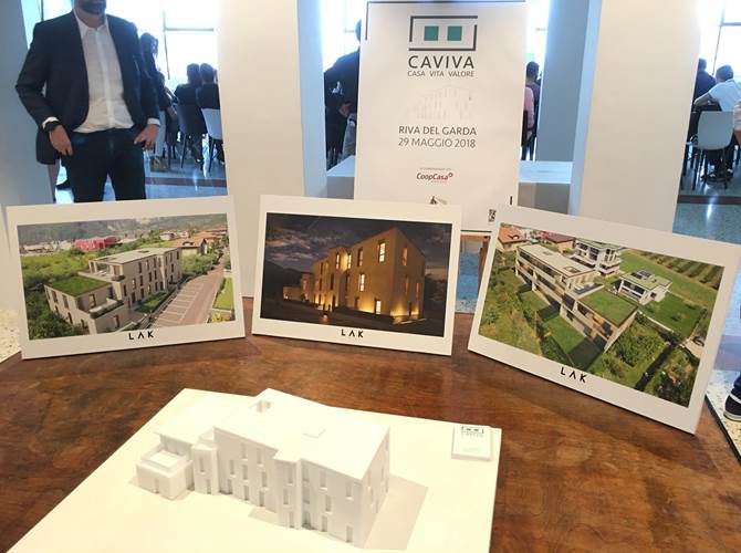 Caviva: la cooperazione ha trovato casa a Riva del Garda Caviva è un nuovo modo di costruire ed abitare in cooperativa. La cooperativa di abitazione aderente al consorzio Coopcasa ha presentato ieri sera nella cornice spettacolare di Spiaggia degli Ulivi progetti e idee attenti alla qualità della costruzione ma anche alla relazione tra le persone.Al via a breve la prima realizzazione immobiliare a Riva del Garda, cui ne seguiranno altre in tutto il Garda trentino.