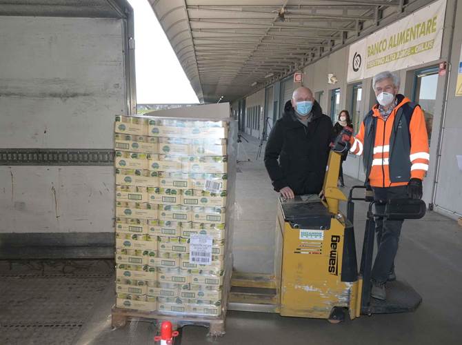 Sono stati consegnati al Banco Alimentare del Trentino Alto Adige (sede di Trento) i primi tre autotreni di prodotti alimentari Coop.
