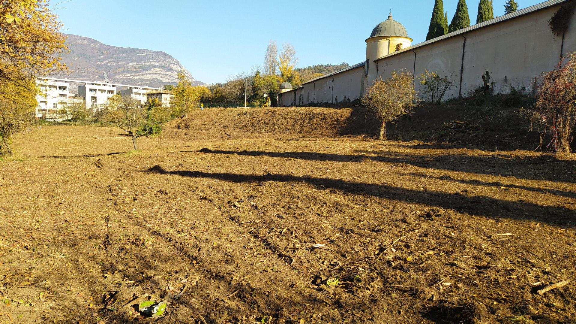 L'intervento sta muovendo i primi passi sull'area ex Salvaterra alle spalle del cimitero di San Marco. Capofila l'Azienda agricola Lagarina, che avrà come partner sociale la cooperativa Amalia Guardini che ha maturato una decennale esperienza nella coltivazione di orti. Previsto anche lo svolgimento di un'attività didattica rivolta agli studenti e agli ospiti della città.   