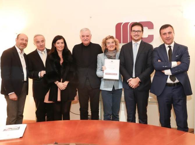 La Casa di Cura Villa Regina emette il suo primo minibond. Lo sottoscrive Mediocredito Trentino Alto Adige Un’emissione di 750 mila di euro con scadenza fine 2022. Advisor e arranger dell’operazione è Mediocredito Trentino Alto Adige.