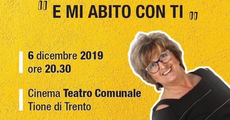 Il 6 dicembre alle 20.30 presso il Cinema teatro comunale di Tione Loredana Cont porterà in scena un’inedita pièce teatrale che lei stessa ha scritto per raccontare il diritto delle persone con disabilità di scegliere dove e con chi vivere. Un diritto che sta diventando realtà grazie ai progetti realizzati dalla cooperativa Incontra con il sostegno di etika, la bolletta economica, ecologica e solidale del movimento cooperativo con Dolomiti Energia.