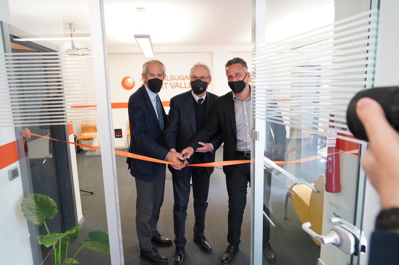 Si è svolta alla presenza di numerose autorità istituzionali e del mondo cooperativo la cerimonia di inaugurazione di Hub Levico, il primo spazio di coworking di Alta Valsugana Smart Valley.